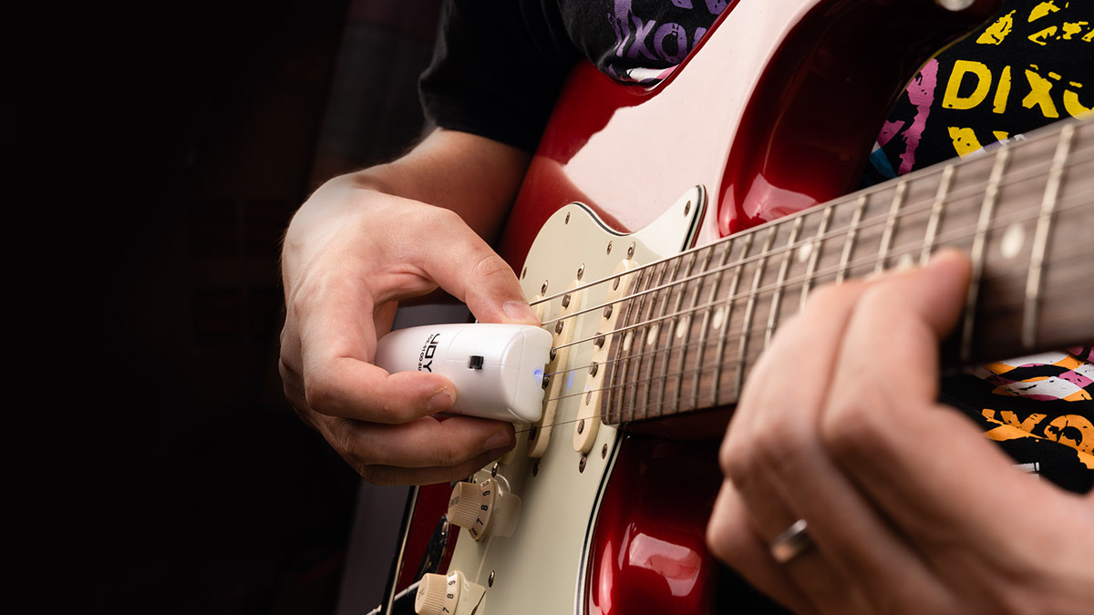 JOYO's JGE-01 uses two magnetic coils to create an infinite sustain effect for electric guitar