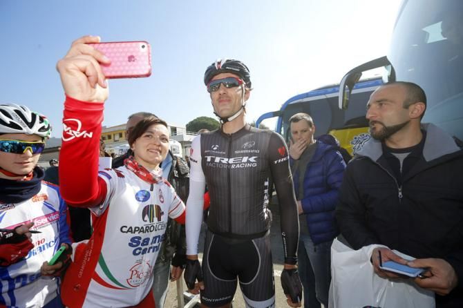 A fan takes her photo with Fabian Cancellara