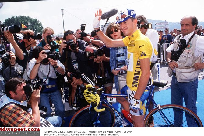 Boardman surrounded by media at the 1997 Tour