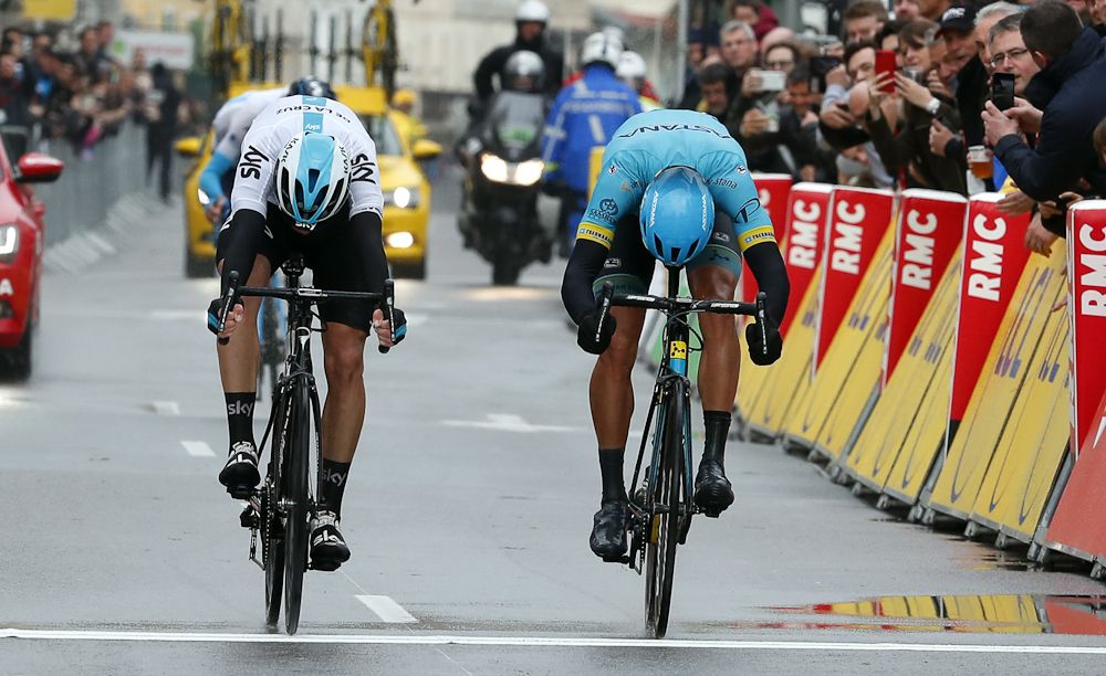 David de la Cruz beats Omar Fraile for the stage 8 win at Paris-Nice