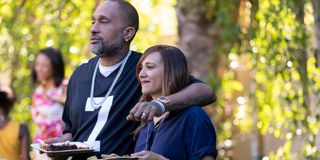 Kenya Barris and Rashida Jones in #blackAF