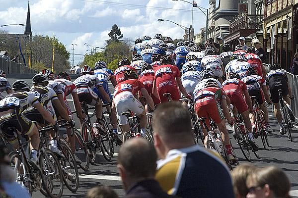 The peloton on a small rise on the back of the curcuit in Ballarat.