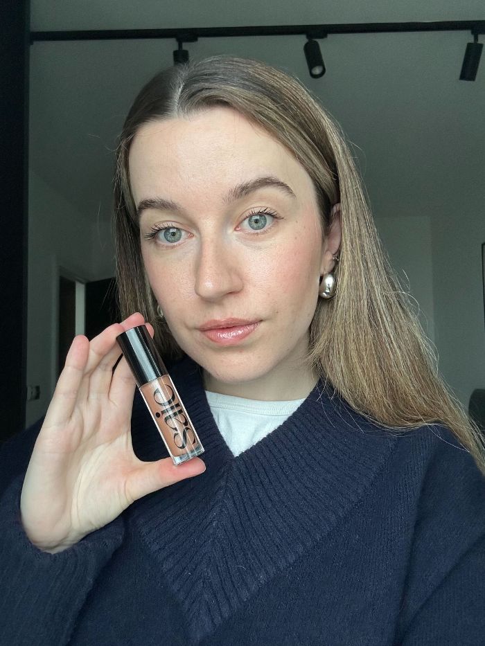 Junior beauty editor, Grace Lindsay, testing the best lip glosses
