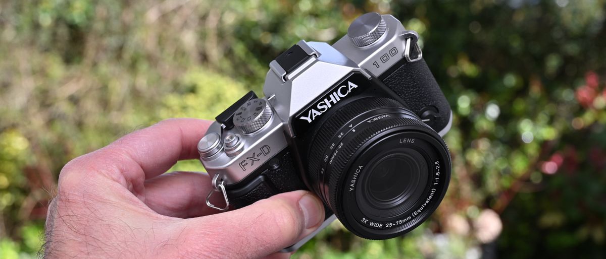 波*き様 Yashica FX-D100デジタルカメラ 本体と付属品 Yashica FX-D 100 review: is the most inexpensive camera in the FX