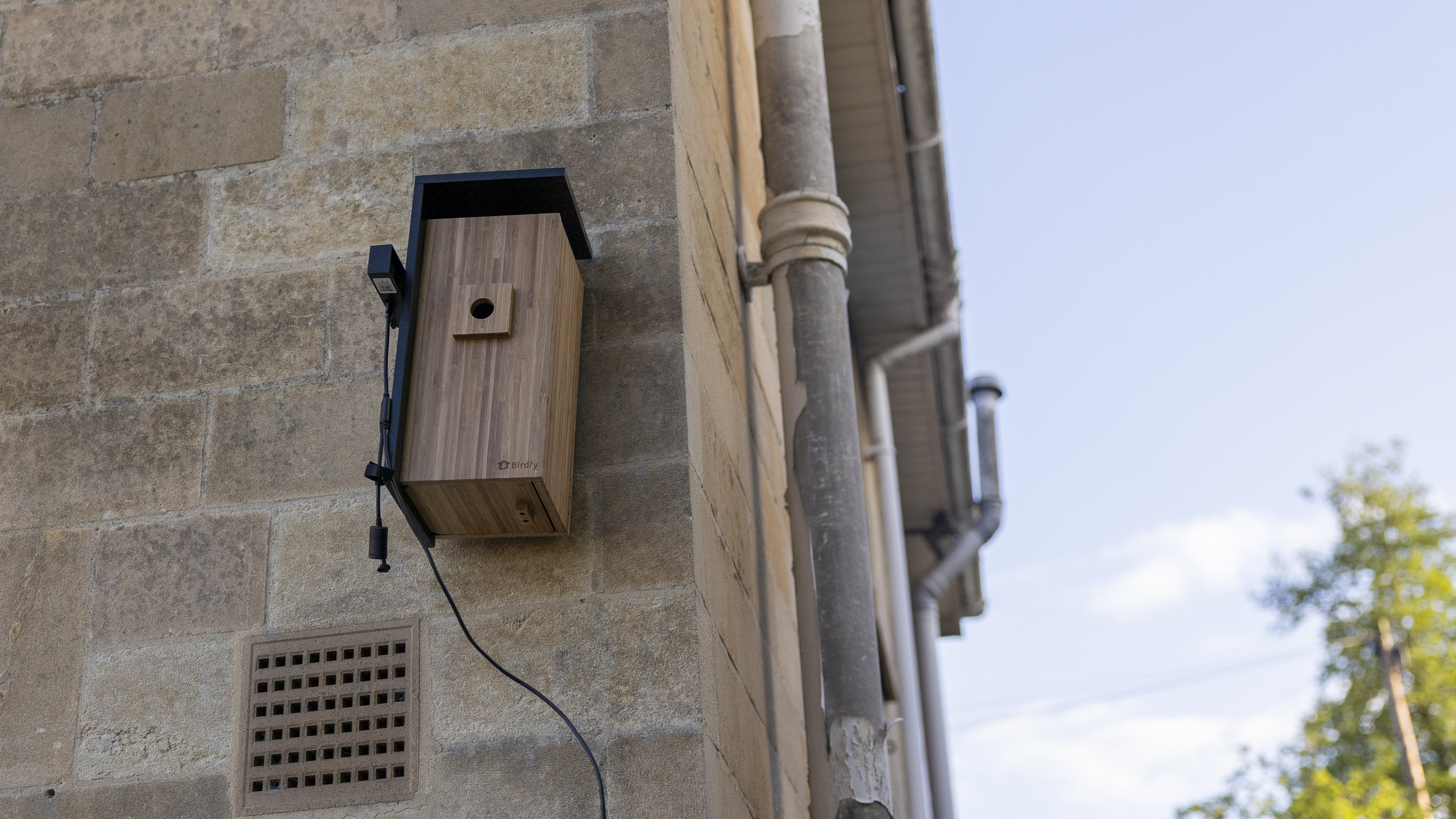 The Birdfy Nest Duo mounted on a Bath stone wall
