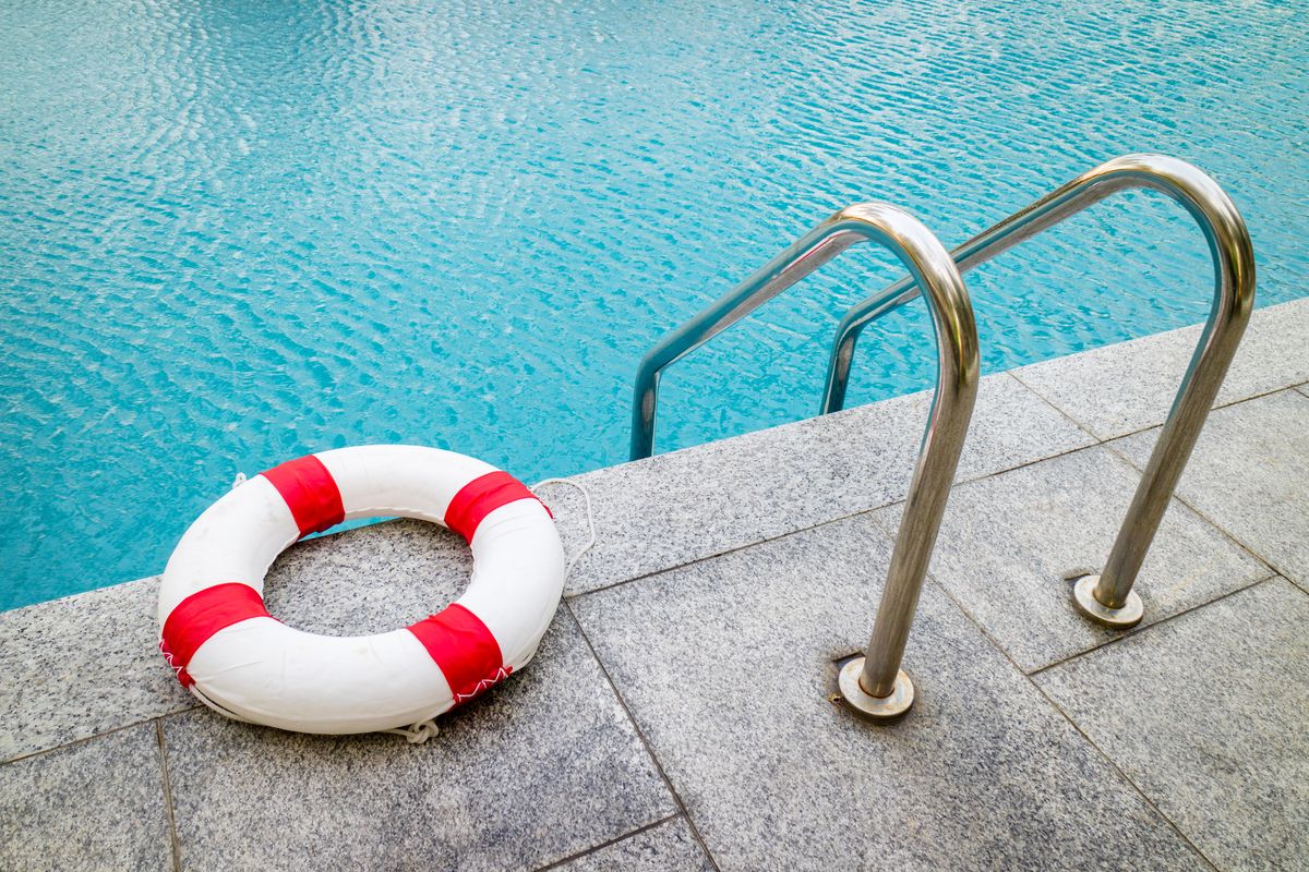 How to Attach a Pool Safety Rope With No Hooks