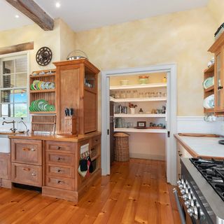kitchen with gas appliances with wooden flooring