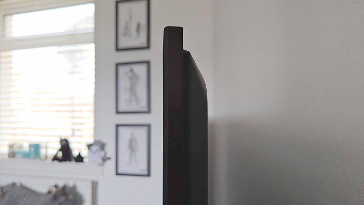 Hisense U7N side view