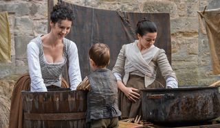 claire and Jenny washing clothes outlander