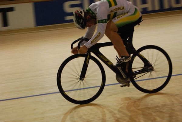 Dan Ellis puts his head down and goes for broke in training.