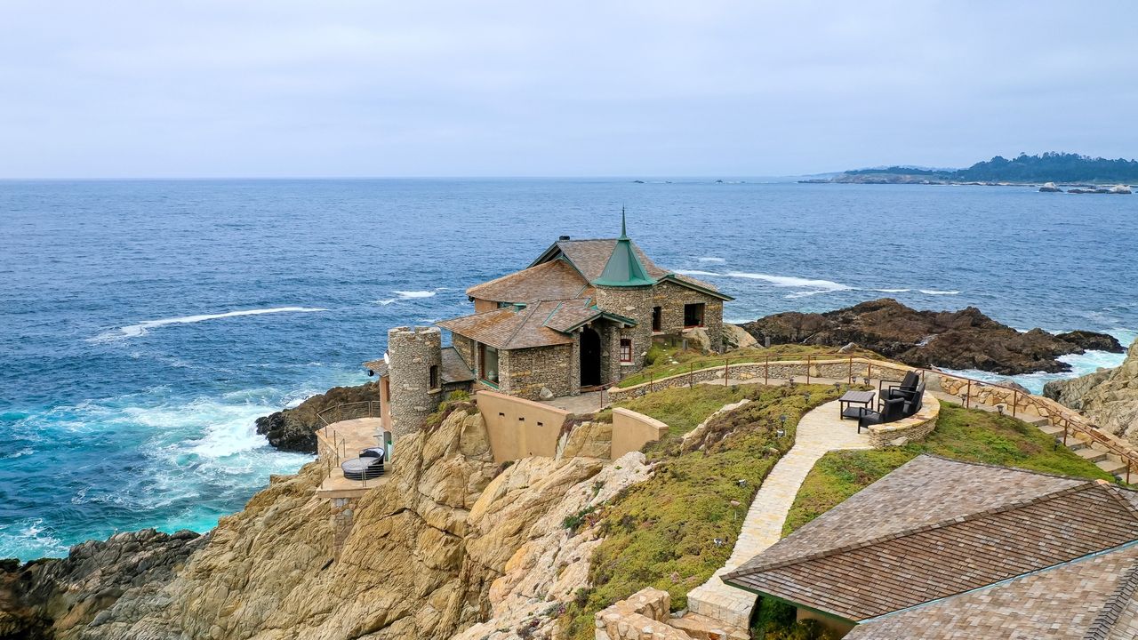 Kim Novak&#039;s house exterior beachside home in Carmel