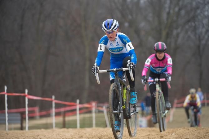 Nash leads McFadden in the sand after taking the lead on the climb