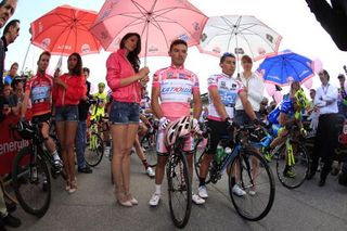 Rodriguez prepares to defend the pink jersey