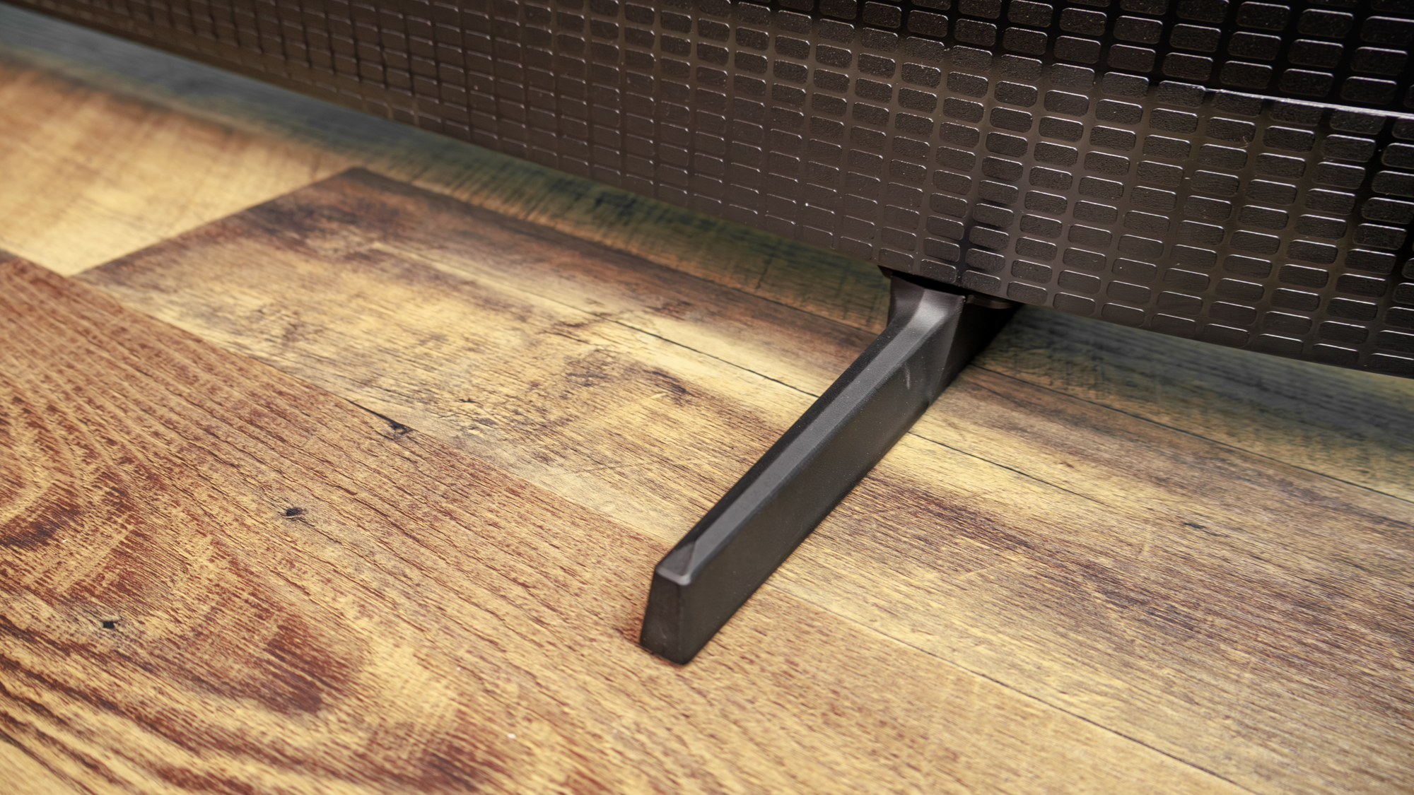 The foot of a Hisense QD7 Mini LED TV