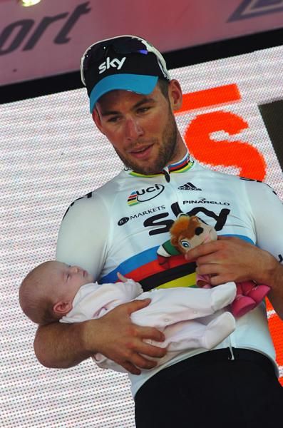 New father Mark Cavendish brought his daughter onto the podium.