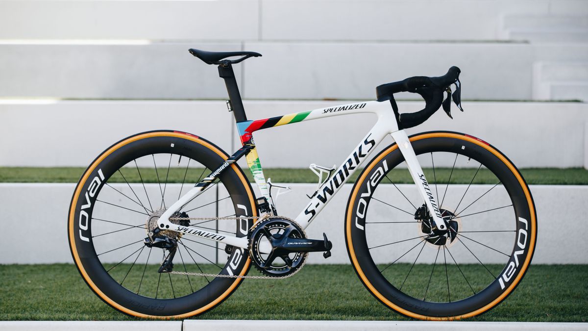 Tarmac SL7 gets rainbow stripes along the triangle junctions for the world champions&#039; 