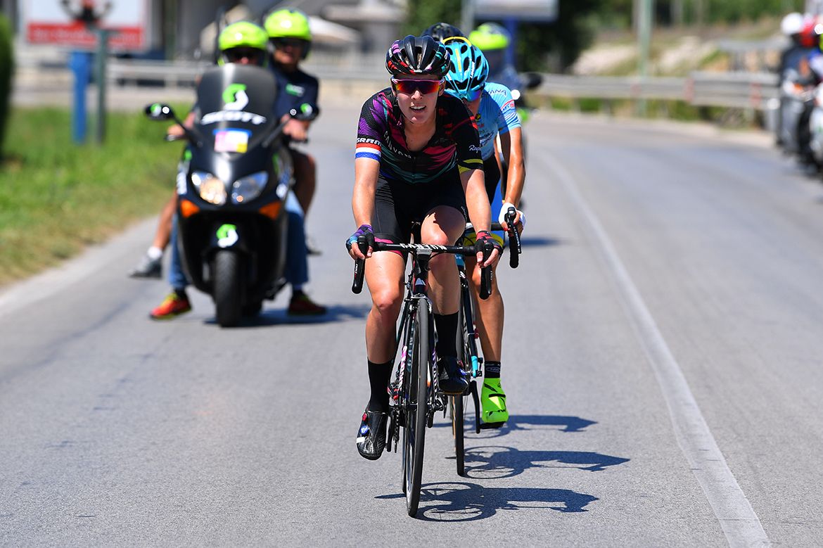 Hannah Barnes (Canyon-SRAM) in the breakaway