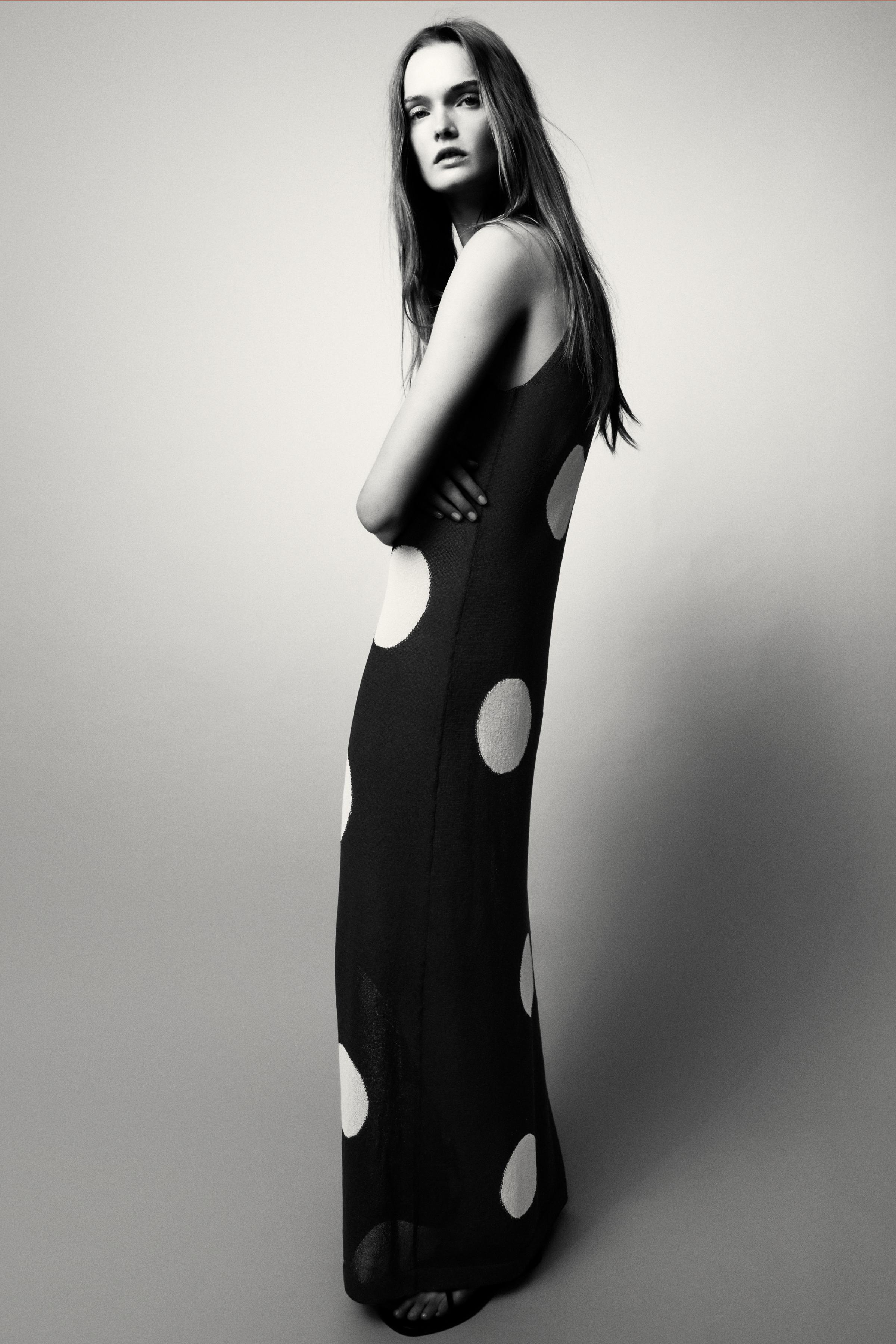 Vestido de malha de bolinhas compridas