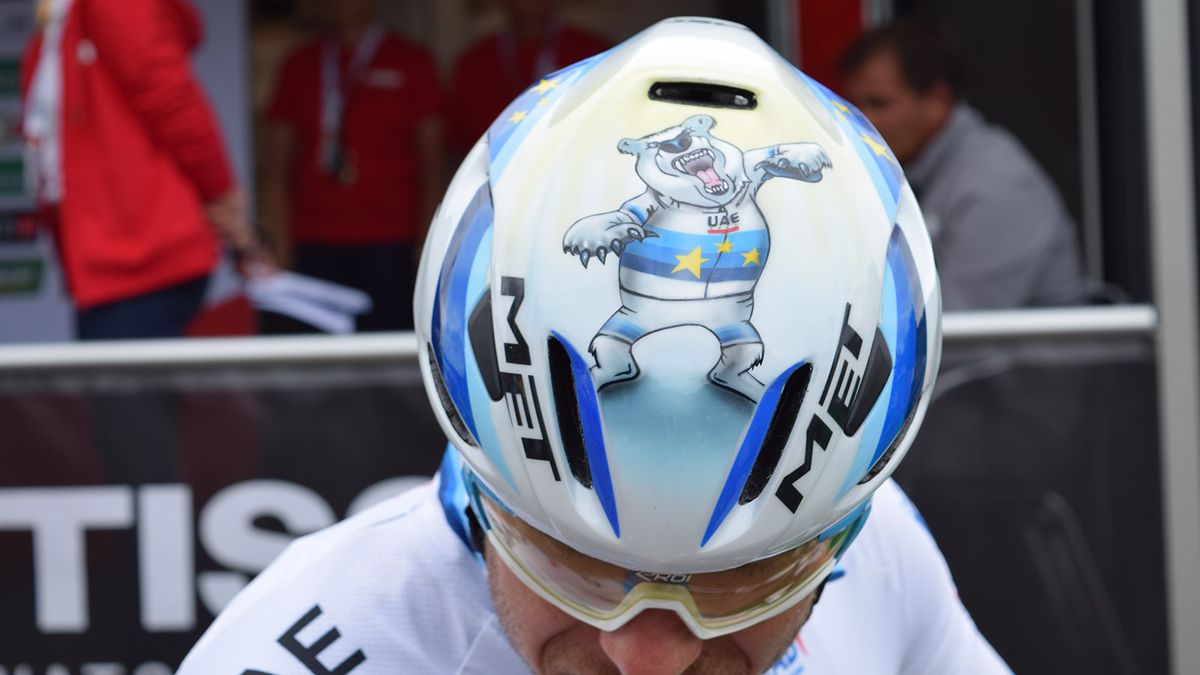 Kristoff also has a custom painted helmet with an angry polar bear wearing his jersey