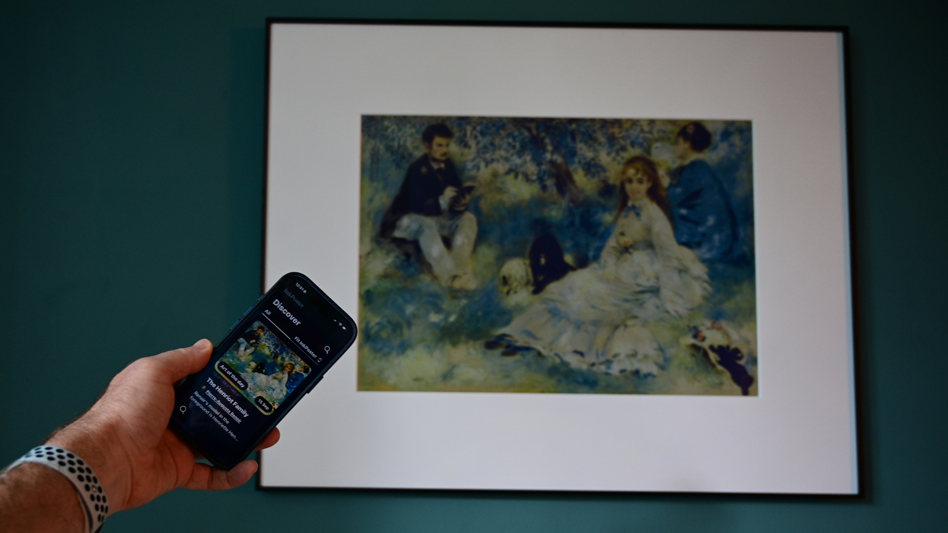 InkPoster Tela 28.5" frame showing painting selection