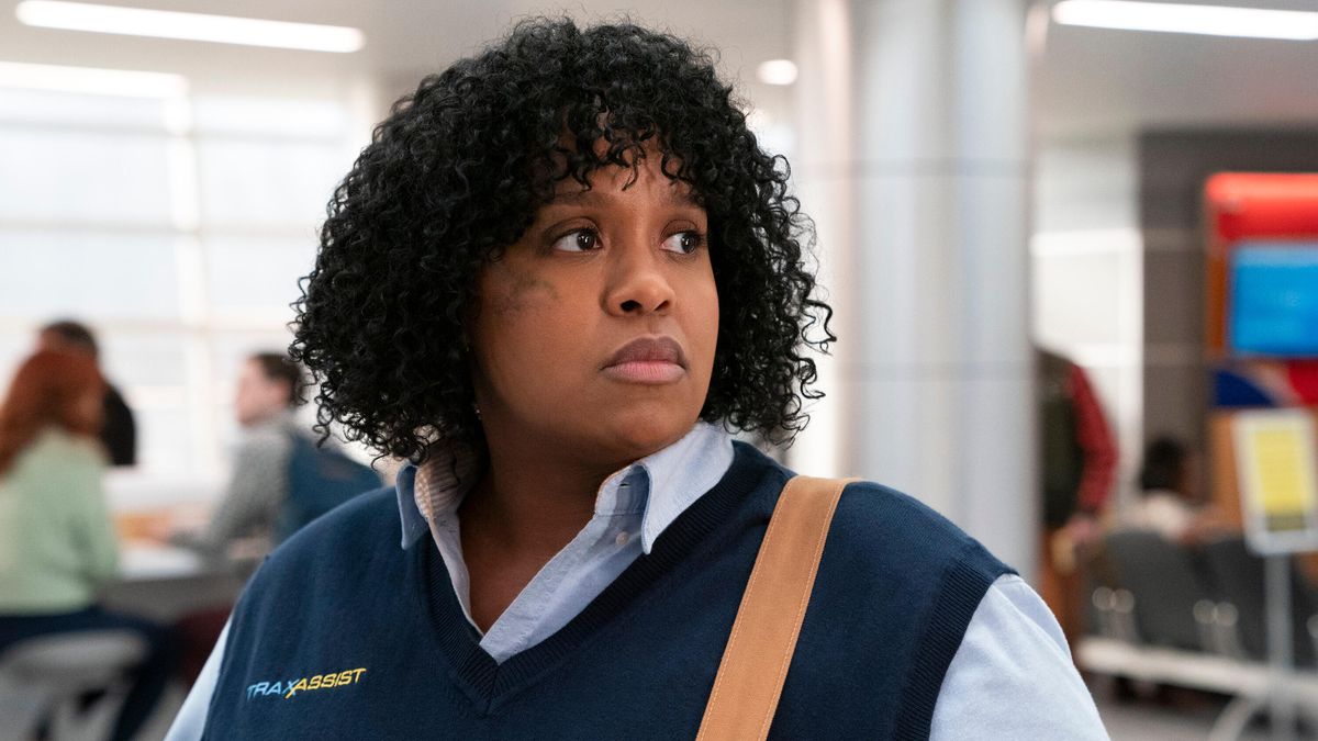 Melissa (Natasha Rothwell) in her uniform in Hulu&#039;s &quot;How to Die Alone&quot;