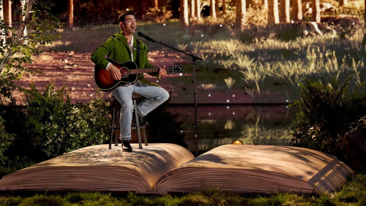 Joe Jonas on The Voice Season 27 finale.