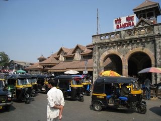 Bandra train station, Tour de Mumbai 2011