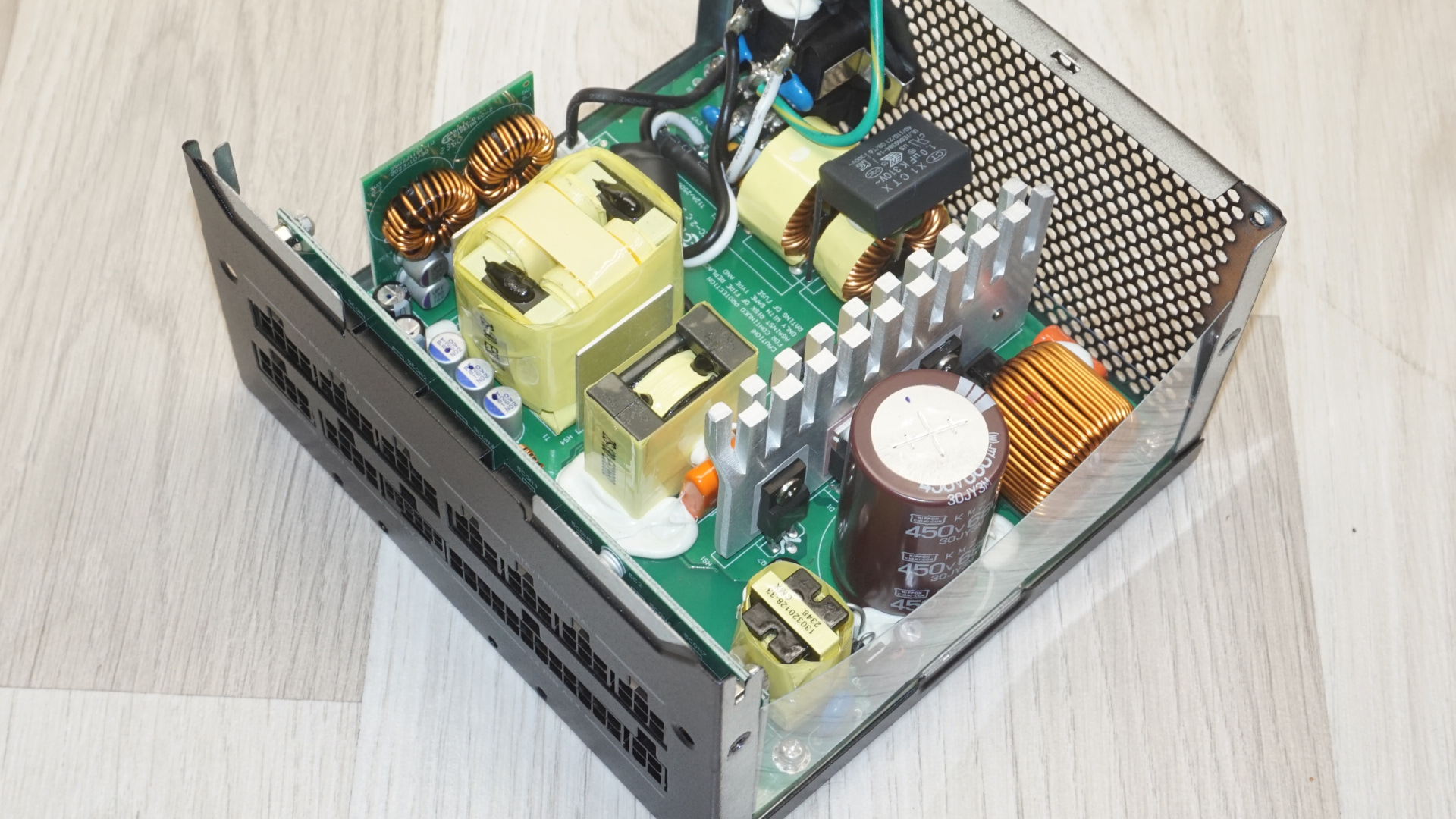 SilverStone Hela 850R Platinum PSU