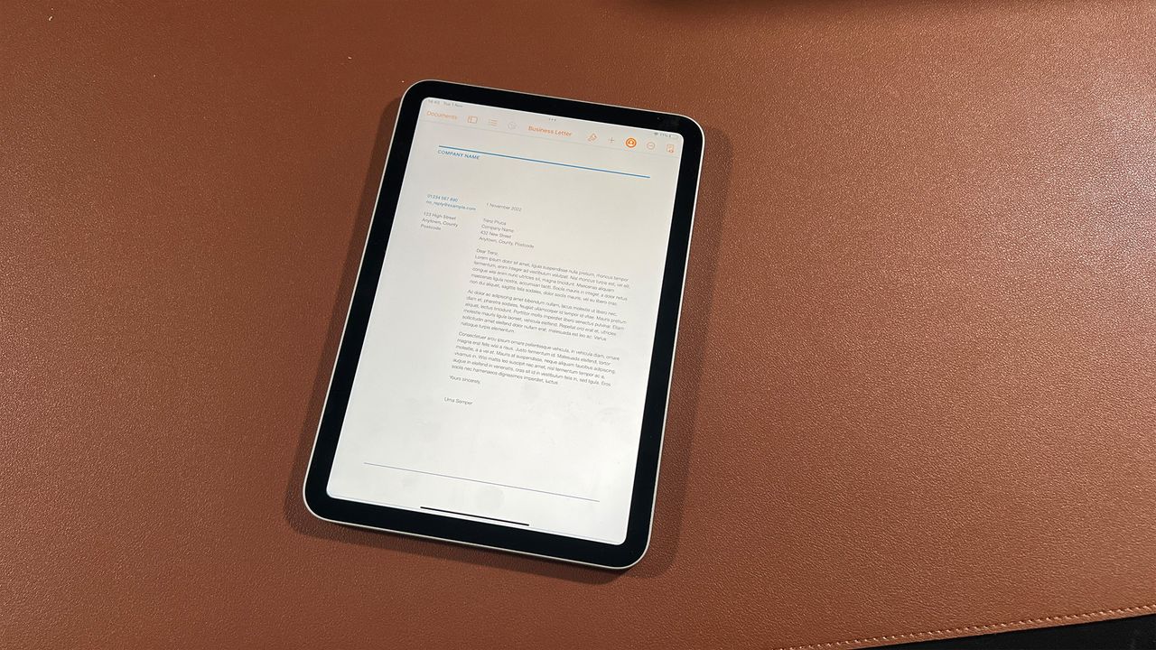 Close up images of the iPad Mini (2021) tablet
