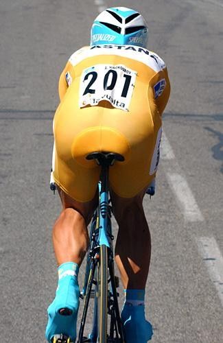 Alexandre Vinokourov (Astana) looking compact
