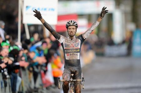 Niels Albert salutes after winning the Fidea Cyclo-cross in Tervuren