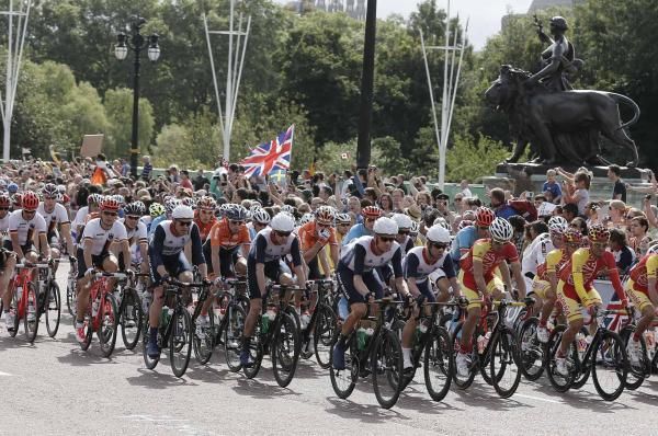 The British and Spanish teams set the early tempo.