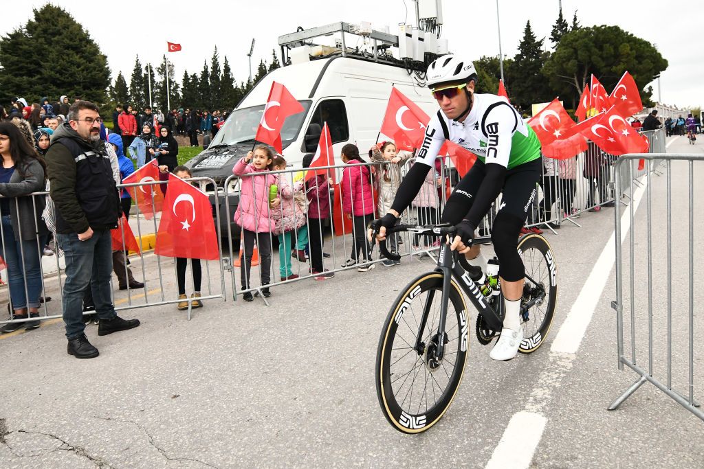 Mark Renshaw rides to sign on