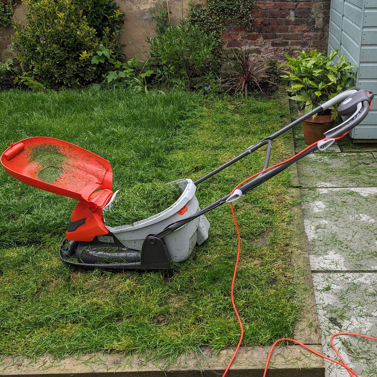 Flymo Easiglide 300v Electric Hover lawnmower grass collector open