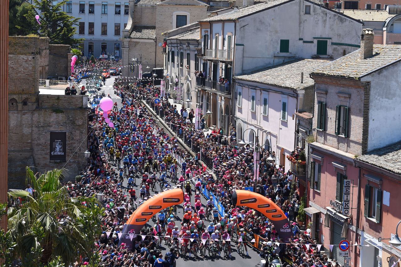 At the start of stage 7 of the Giro d'Italia
