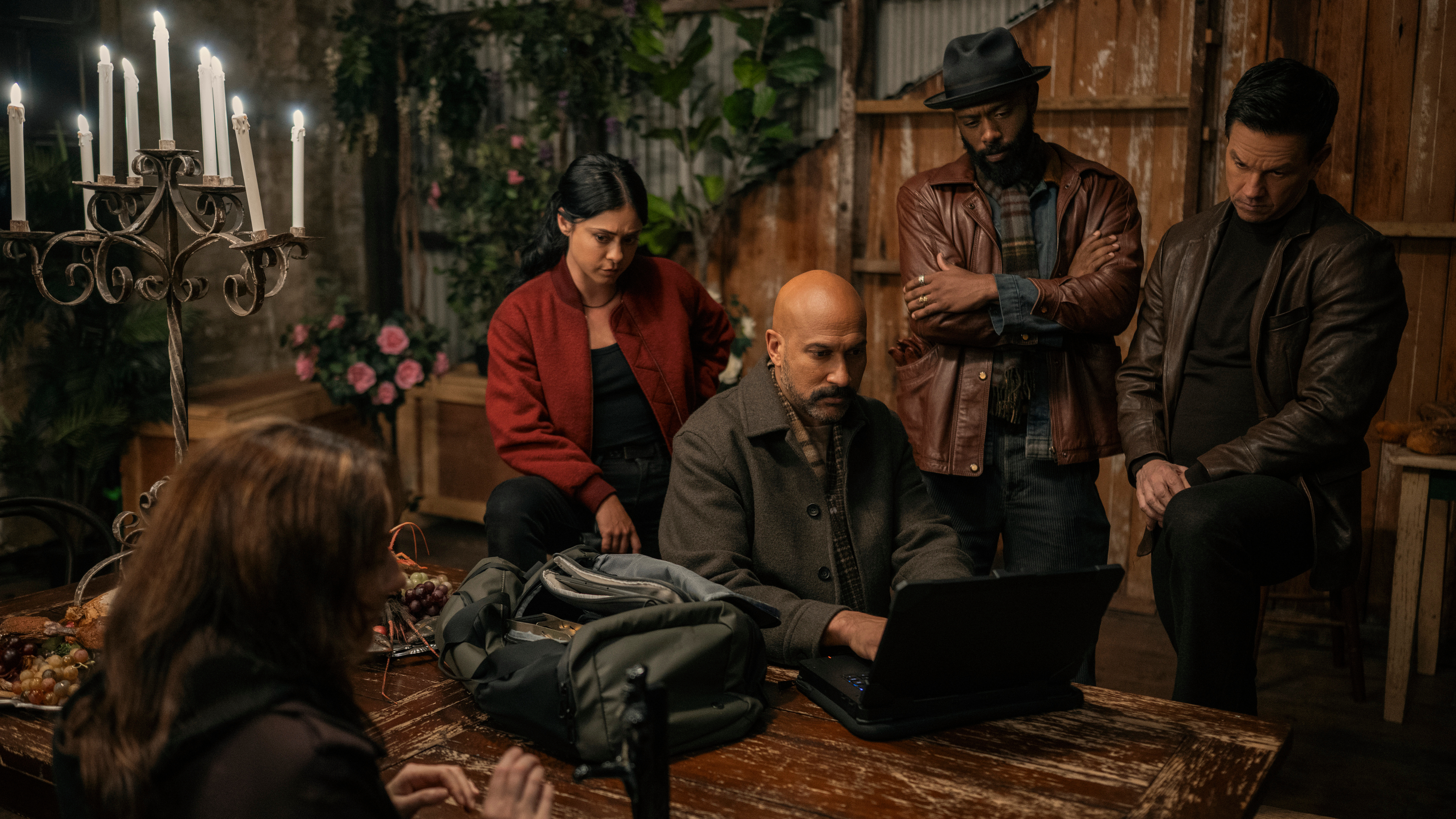 L-R: Brenda (Claire Lovering), Zen (Rosa Salazar), Ed (Keegan-Michael Key), Grofield (LaKeith Stanfield), and Parker (Mark Wahlberg) in Prime Video&#039;s &amp;quot;Play Dirty&amp;quot;.