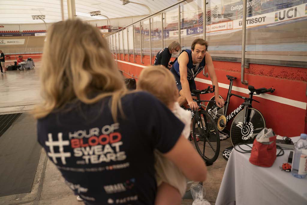 Alex Dowsett during his UCI Hour Record attempt on November 3, 2021 at the at Aguascalientes velodrome in Mexico
