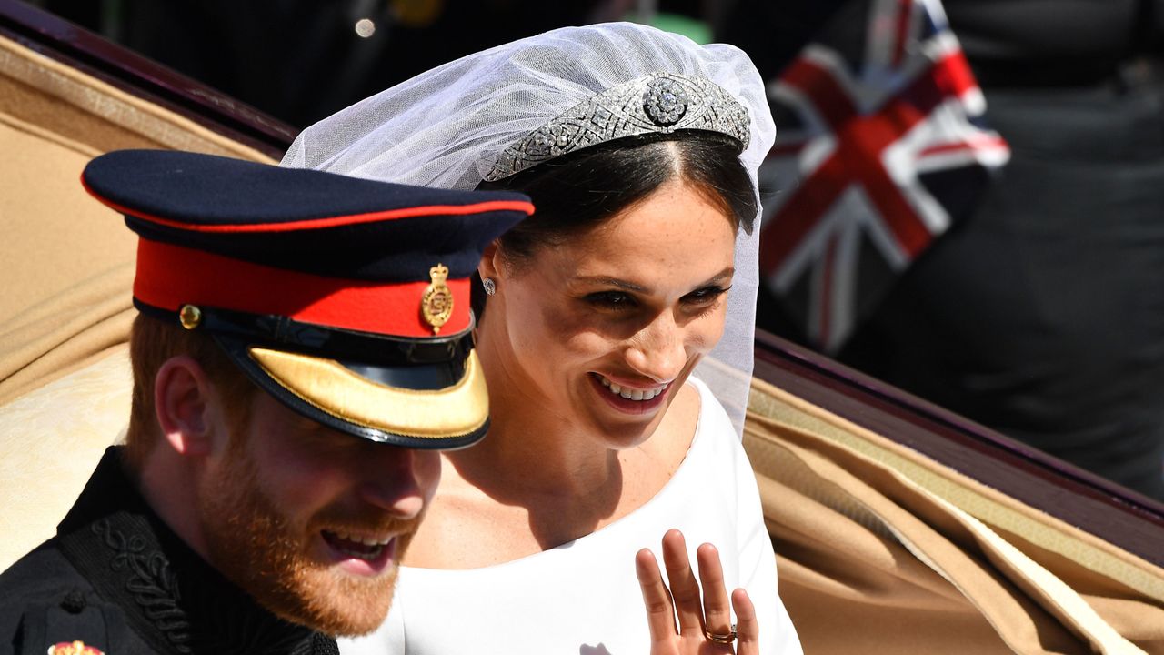 Uniform, Headgear, Fun, Eyewear, Smile, Photography, Tradition, Gesture, 