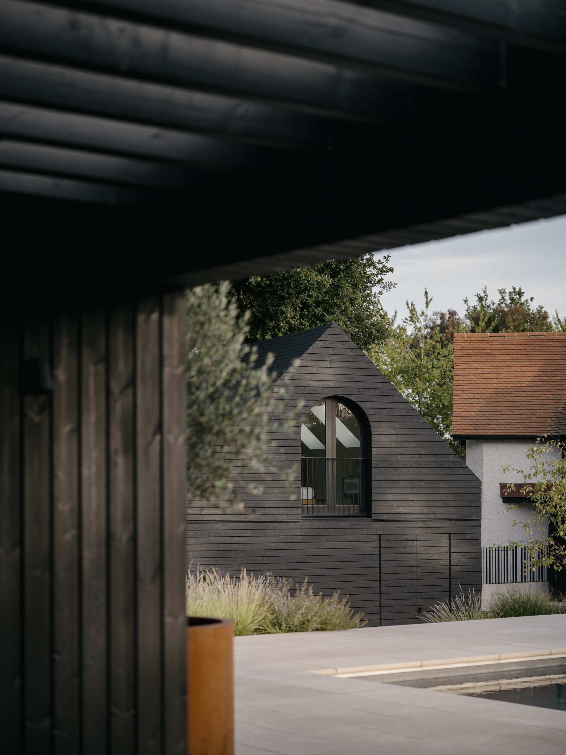 TE Residence, UK, by Dedraft