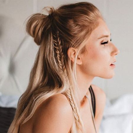 Hair, Hairstyle, Face, Skin, Beauty, Chin, Ear, Shoulder, Blond, Long hair, 