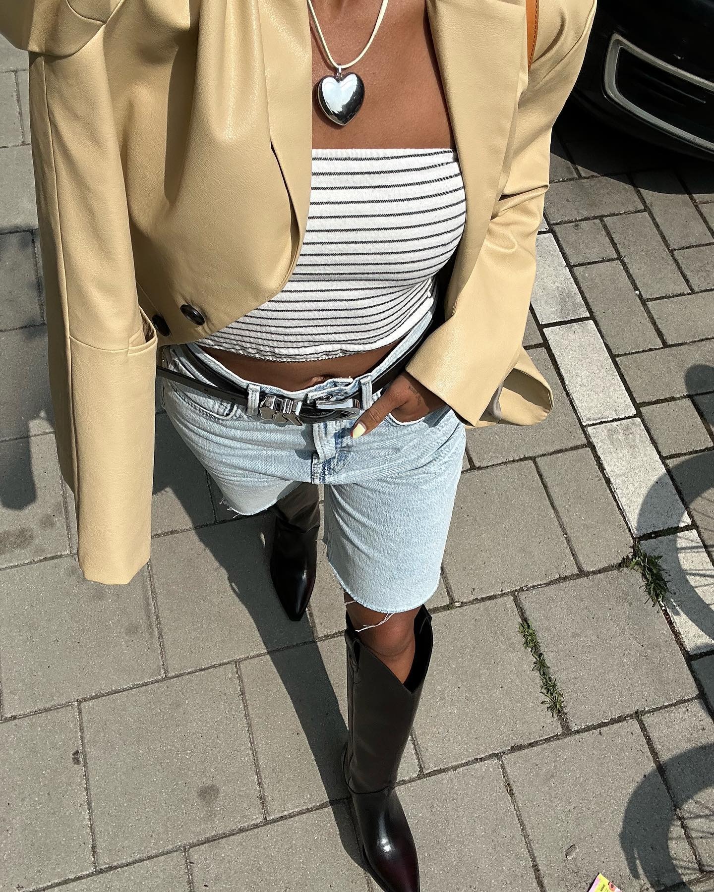 @amaka.hamelijnck wearing one of the best strapless tops