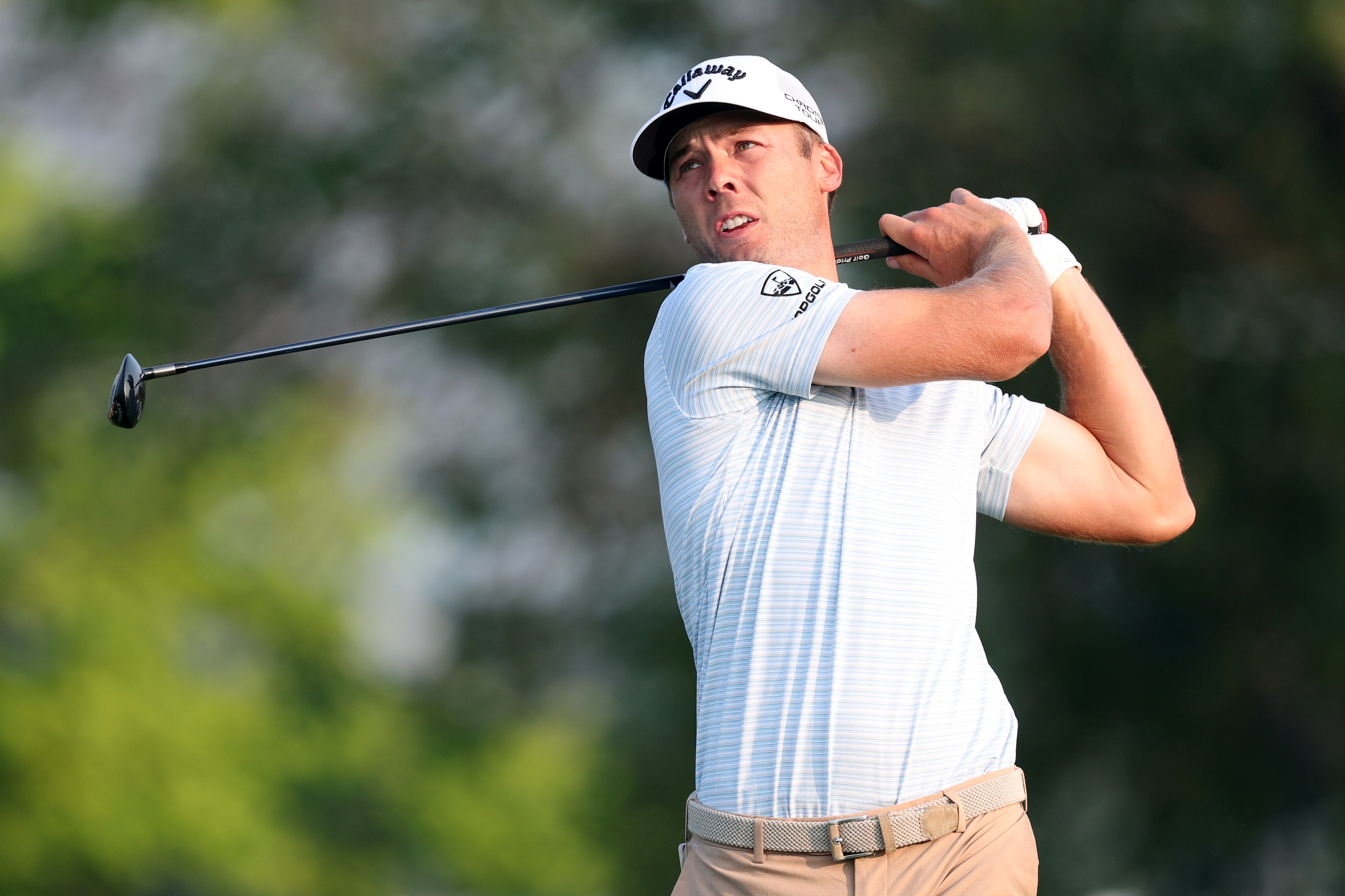 Sam Burns hits a driver