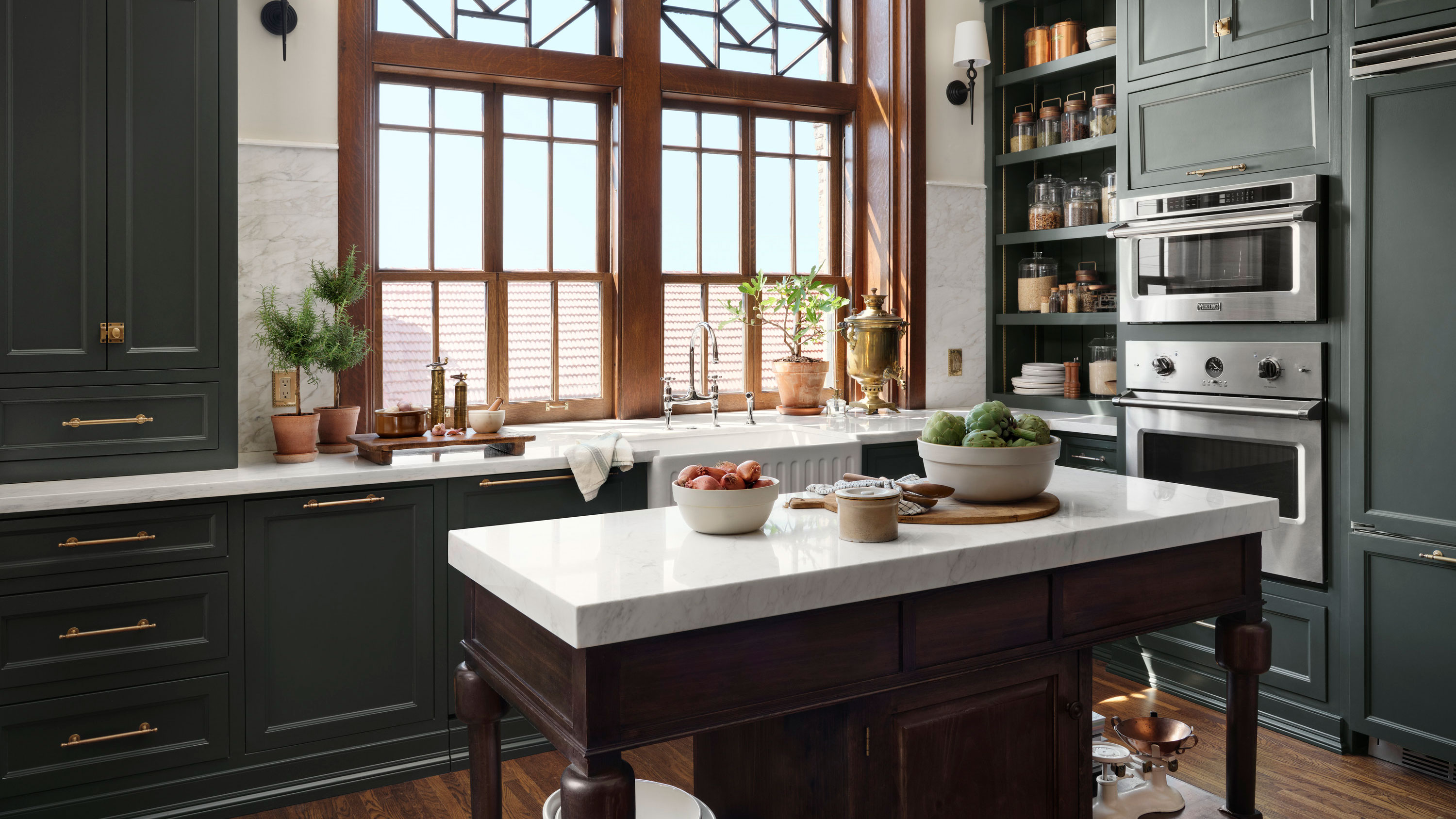 Joanna Gaines' Castle kitchen cabinet color scheme defies paint trends ...