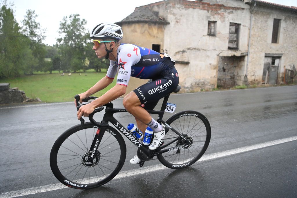 SAN MIGUEL DE AGUAYO SPAIN AUGUST 25 Remco Evenepoel of Belgium and Team QuickStep Alpha Vinyl competes during the 77th Tour of Spain 2022 Stage 6 a 1812km stage from Bilbao to Ascensin al Pico Jano San Miguel de Aguayo 1131m LaVuelta22 WorldTour on August 25 2022 in Pico Jano San Miguel de Aguayo Spain Photo by Justin SetterfieldGetty Images