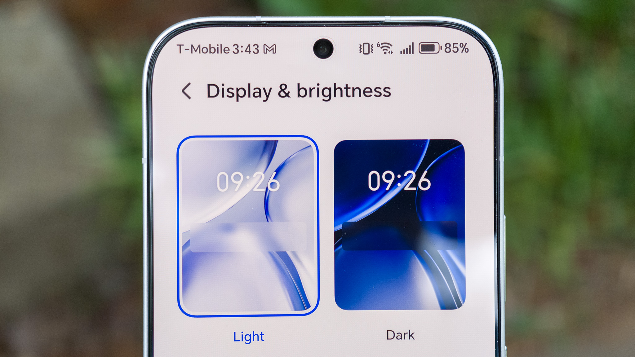 Tiny, tiny sub-1mm bezels on the Honor 600