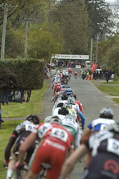 The peloton string-out on the skinny roads of Westbury during the final stage.