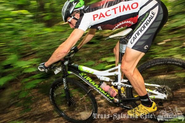 Jeremiah Bishop (Cannondale) descends the steep Grosses Gap trail