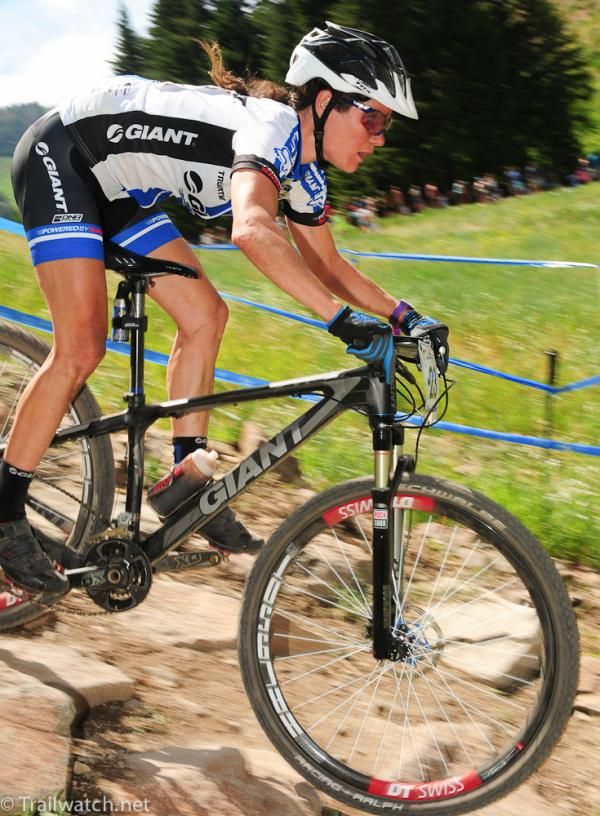 Very few women descend better than Kelli Emmett (Giant)