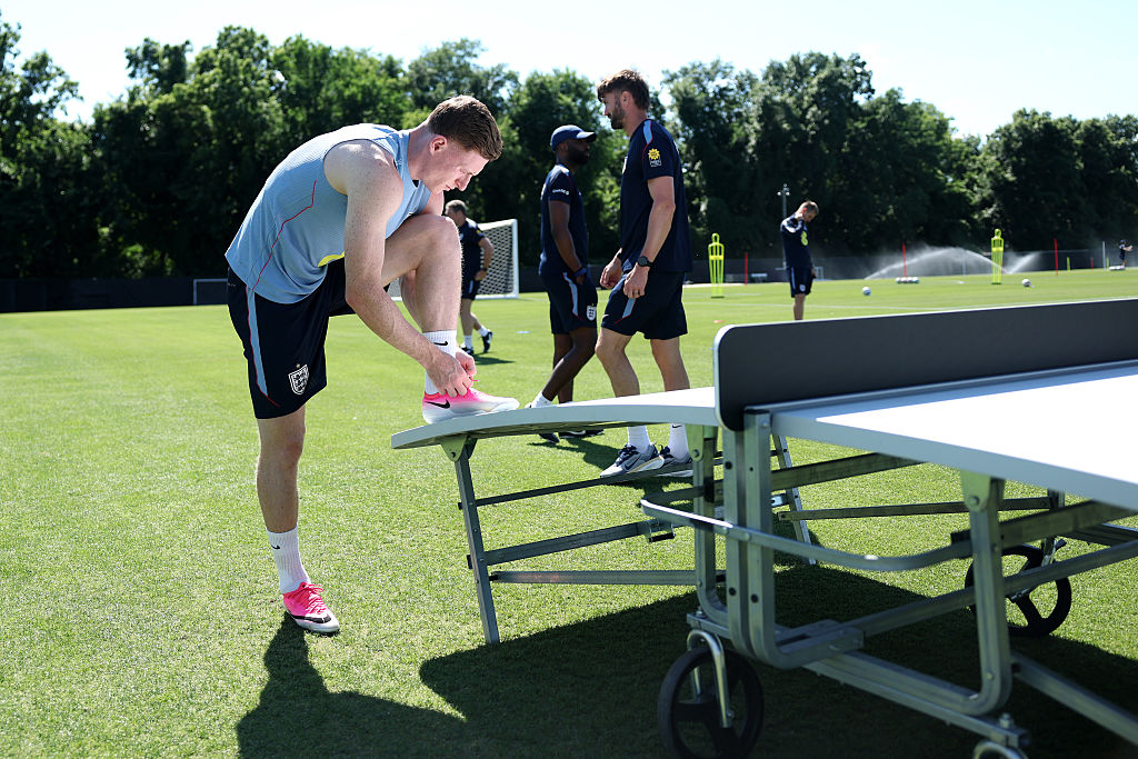 Elliot Anderson in training at England's 2026 World Cup camp