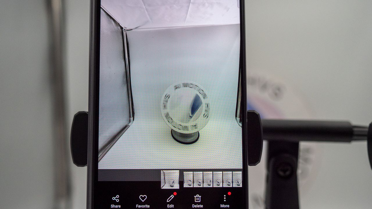 A hands-on demo at MWC 2024 showcasing Oppo's new AI motion capture technology